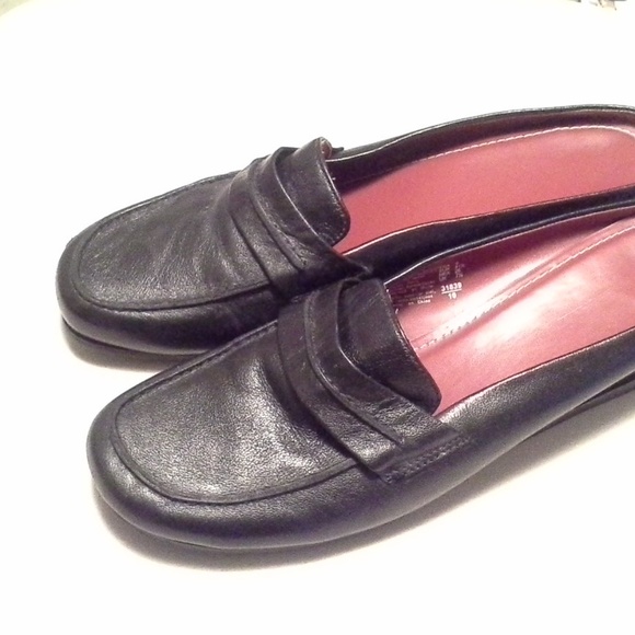 *SOLD* Leather Black Loafer Shoes *HOST PICK* - Picture 2 of 8